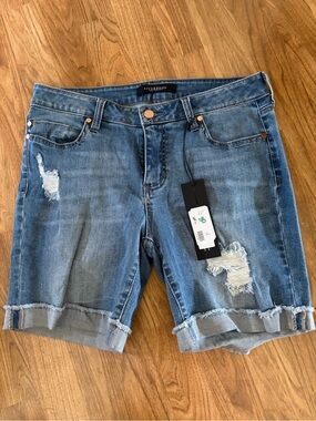 NWT Liverpool jean shorts. TAG says size 4